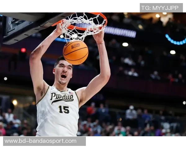 哈珀赞文班亚马全能表现其打法时而似控卫展现多面才华 哈珀赞文班亚马全能表现其打法时而似控卫展现多面才华