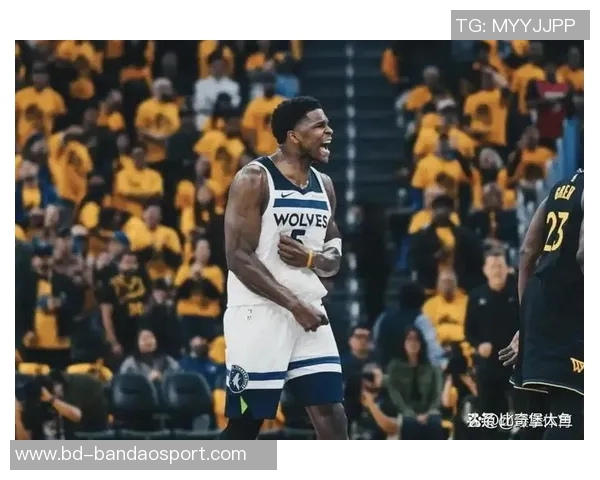 爱德华兹半场火力全开16投10中狂砍29分三分球命中率高达60 爱德华兹半场火力全开16投10中狂砍29分三分球命中率高达60