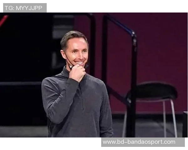 克拉克斯顿半场表现惊艳7中5贡献11分8板5助正负值高达22