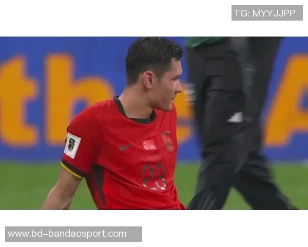 泰国队防守犯规引发争议拜合拉木模仿对手动作表达不满