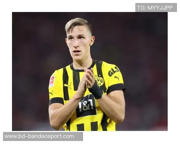 施洛特贝克全场触球与传球双双领先展现稳健表现助力球队胜利 施洛特贝克全场触球与传球双双领先展现稳健表现助力球队胜利