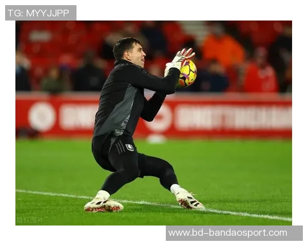 意媒报道肇事门将马丁内斯正在接受检查情绪仍然震惊不已