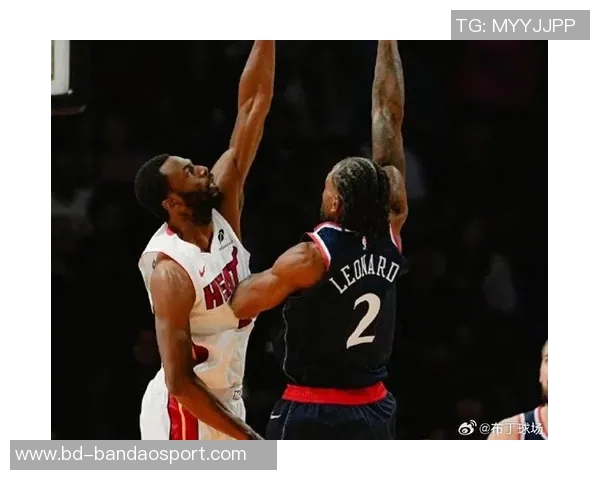 莱昂纳德生涯得分突破15000分快船三节惨遭对手压制落后32分