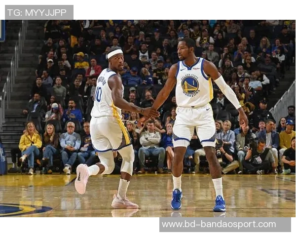 巴特勒称库明加为兄弟无论轮换与否他始终努力训练 巴特勒称库明加为兄弟无论轮换与否他始终努力训练