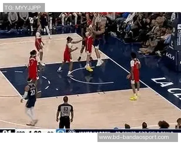 豪泽坚持三分出手21次直言追求纪录不愿投两分球 豪泽坚持三分出手21次直言追求纪录不愿投两分球