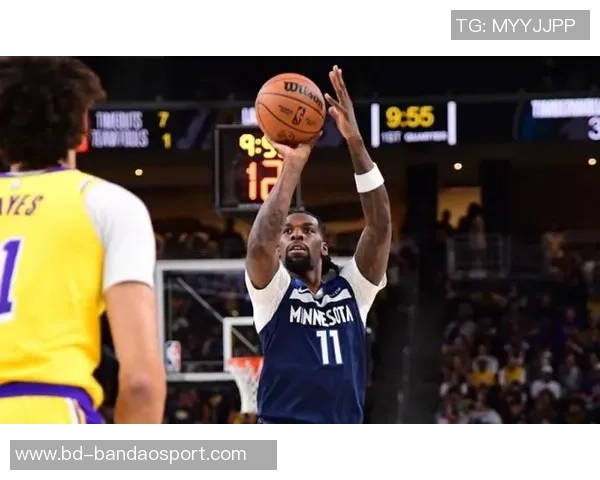 里德第二节火力全开21投11中三分命中率五成砍下28分助力全队表现出色 里德第二节火力全开21投11中三分命中率五成砍下28分助力全队表现出色