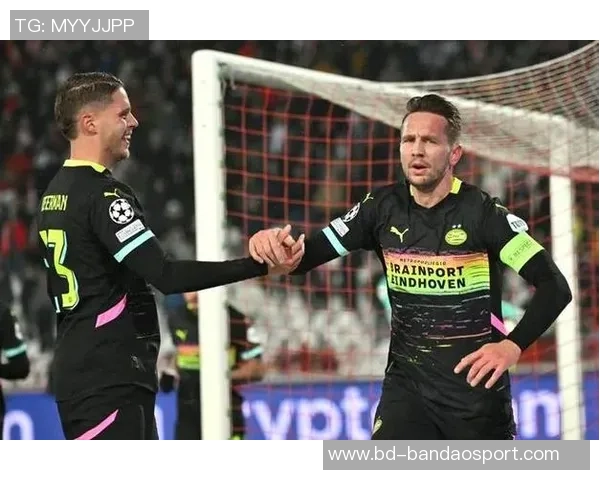 埃因霍温在欧冠赛季中禁区外进球领跑那不勒斯遭遇单场三球重创