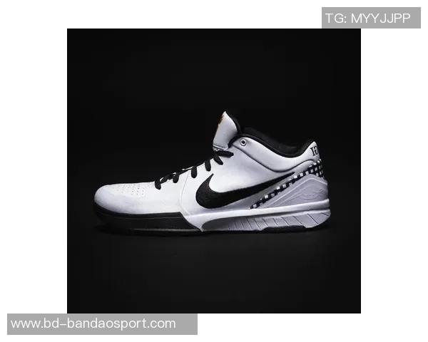 Nike发布Kobe8EXT马年特别版黑色鞋面搭配马毛材质彰显独特风格